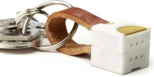 Charger terkecil di dunia ini bisa dipakai telepon hingga 3 jam