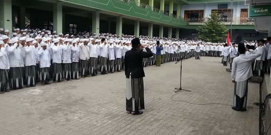 Upacara ala pondok pesantren di Kediri, 6 ribu santri memakai sarung