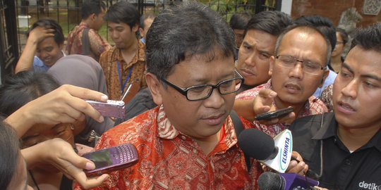 Hasto Kristiyanto pimpin upacara hari kemerdekaan di kantor PDIP