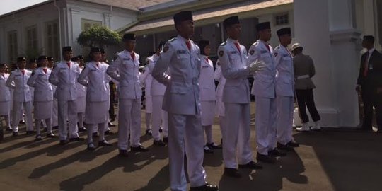 Maria Felicia Gunawan, pembawa baki bendera pusaka  merdeka.com