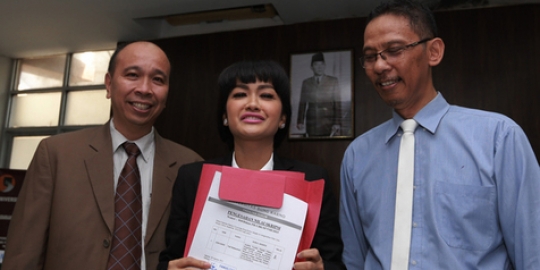 Resmi jadi Sarjana Hukum, Julia Perez ingin langsung 