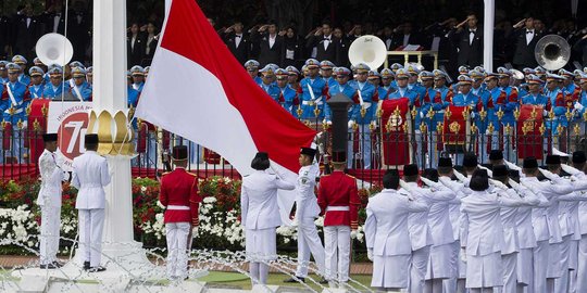 Jokowi terkesima lihat Drumband Akpol di upacara penurunan bendera