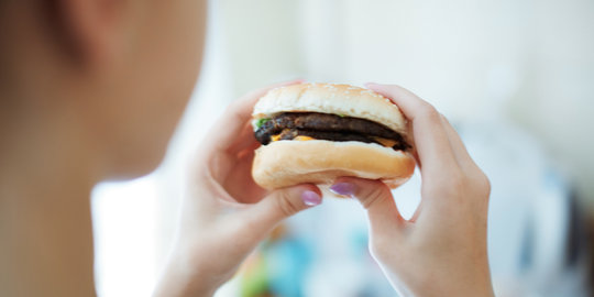 Ternyata, fast food menyimpan 6 fakta menjijikkan ini!