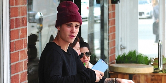 [Foto] Justin Bieber pakai baju \'compang-camping\', keren?