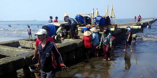 Paceklik, 5 ribu nelayan Cilacap terima bantuan beras