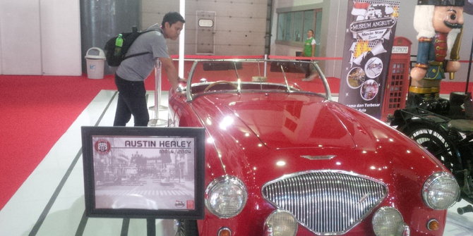 Austin Healey, mobil terkutuk yang menarik pengunjung IIMS 2015