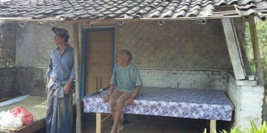 Hidup di dapur reyot, nenek 83 tahun ini berharap belas kasihan