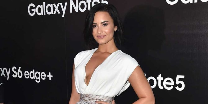 Demi Lovato cantik dan seksi di peluncuran Galaxy S6 Edge Plus