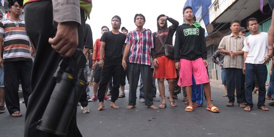 Warga Kampung Pulo ngaku mau dialog, tapi polisi malah datang ribuan