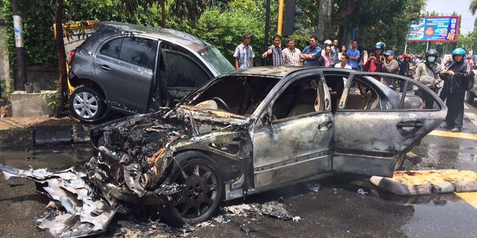 Ini kondisi Mercy hangus terbakar usai tabrak Nissan March di Medan