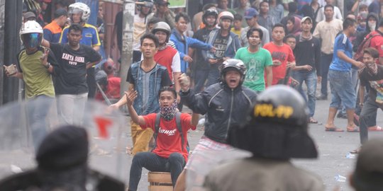 Rumah di Kp Pulo terus dirobohkan, warga ini pilih selamatkan pagar