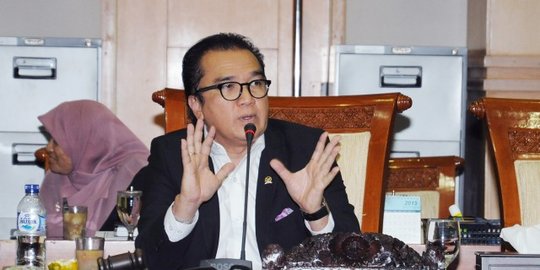 Kubu Ical minta Jokowi segera reshuffle menteri bidang politik