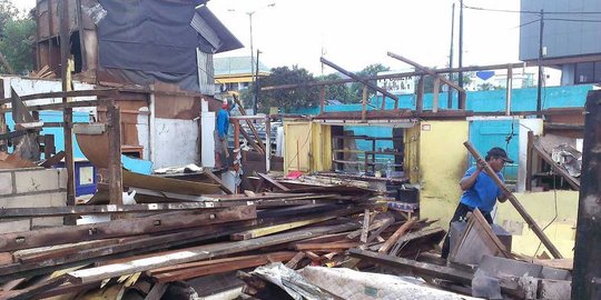 Kasatpol PP DKI minta bangunan di bantaran kali tak dialiri listrik