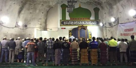 Masjid di Papua ini dibangun di dalam perut bumi