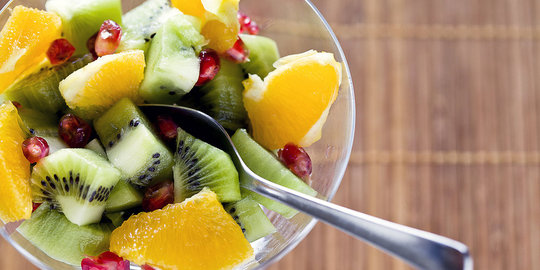 5 manfaat kesehatan dari makan buah di pagi hari