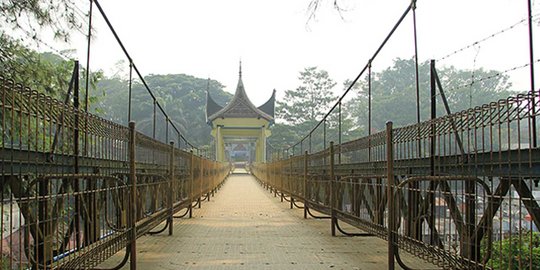 Jembatan Limpapeh, tempat favorit wisata di Bukittinggi