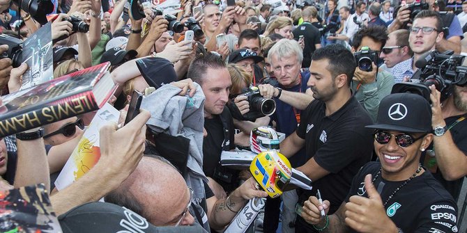 Antusiasme fans berebut selfie dan tanda tangan para bintang F1