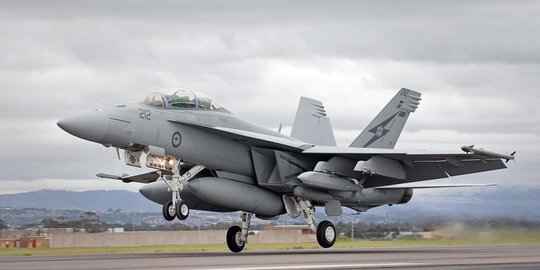 8 Pesawat F-18 Australia mendarat di Lanud El Tari Kupang