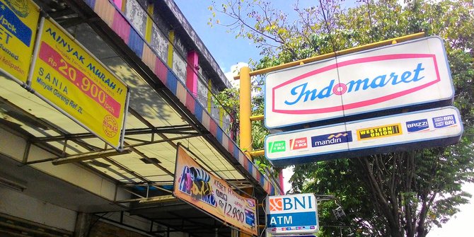  Indomaret  dan Alfamart ditegur karena jual kondom dekat 