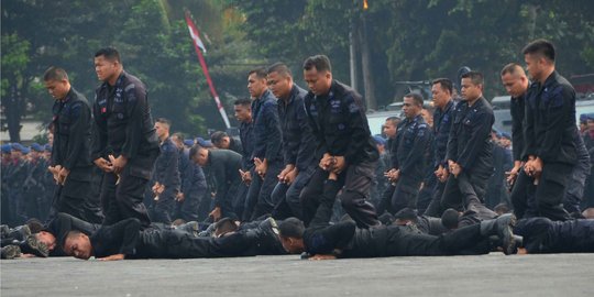 Pilih mana Brimob dilatih TNI di Rindam atau polisi Inggris?