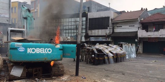 2 Warga Kampung Pulo jadi tersangka pembakar alat berat