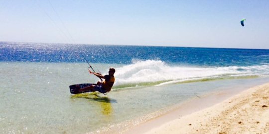 Eksotis alam Pulau Tabuhan, surga bagi pecinta kiteboarder
