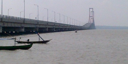 Wanita muda lompat dari jembatan Suramadu, ditemukan tewas di Gresik