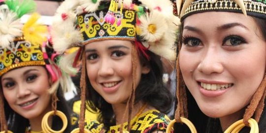 Ini rahasia di balik kecantikan gadis Dayak