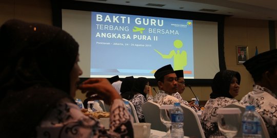 45 Guru di Kalbar yang belum pernah naik pesawat diberi tiket gratis