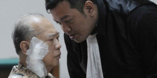Berkursi roda, terdakwa Hasan Wijaya tetap jalani sidang di Tipikor