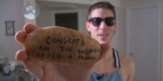Cuma kirim kentang bertulisan, pria ini bisa jadi jutawan
