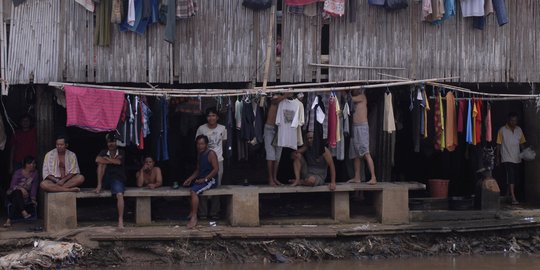 Pengamat: Rupiah tembus Rp 14.000/USD tanda bahaya ekonomi Indonesia