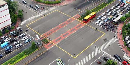 Arti kotak warna kuning di perempatan lampu merah