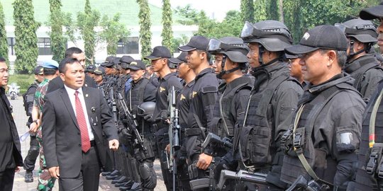kulit adian diusir paspampres rev1
