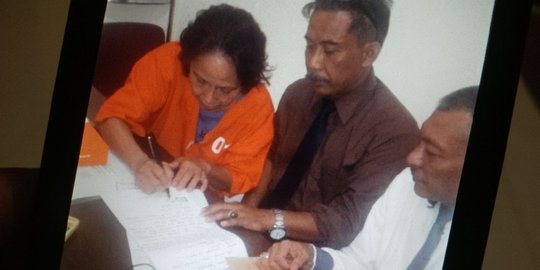 Penyerahan berkas Margriet ke Kejati Bali kado 100 hari Angeline
