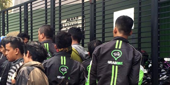 Ratusan pengojek geruduk kantor GrabBike tuntut kejelasan gaji