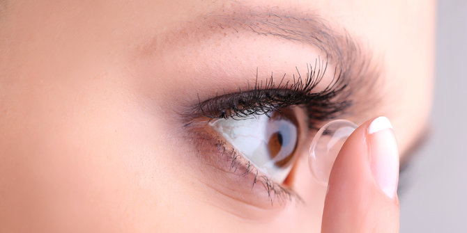 Bahaya pemakaian lensa kontak, dari infeksi hingga kebutaan