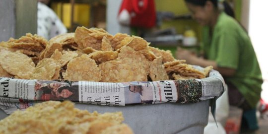 Rupiah anjlok, produsen keripik tempe khas Malang kurangi irisan