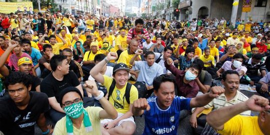 Ribuan orang berunjuk rasa serentak di Malaysia, desak Najib mundur