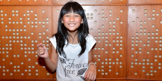 Pamer ilmu, Chloe Xaviera \'hajar\' lagu Fall Out Boy pakai drum