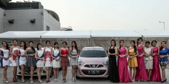 Wanita-wanita Ini dimanjakan pameran otomotif Gaikindo