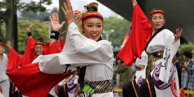 Aksi penari cantik Jepang meriahkan festival 'Super Yosakoi 2015'