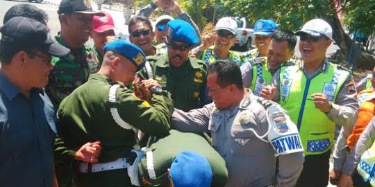 Fakta-fakta bentrok TNI vs Polri di Polman saat jaga road race