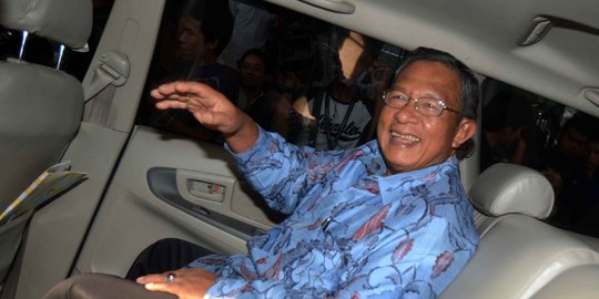 Menteri Darmin nilai masyarakat masih simpan uang di lemari