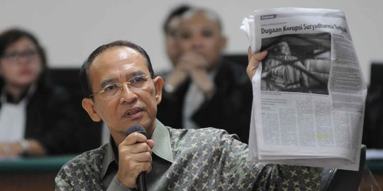 Protes-protes OC Kaligis dan SDA saat jalani sidang perdana