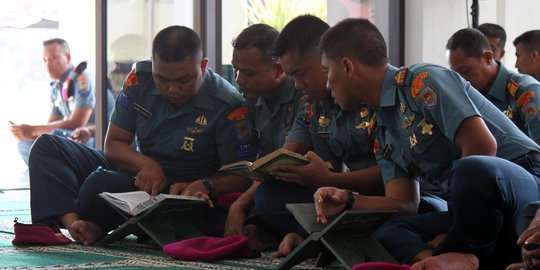 Tingkatkan ketaqwaan, prajurit Marinir seharian khatamkan Alquran