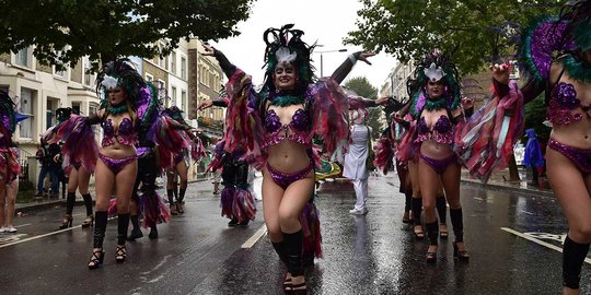 Parade penari seksi ini hebohkan jalanan Kota London