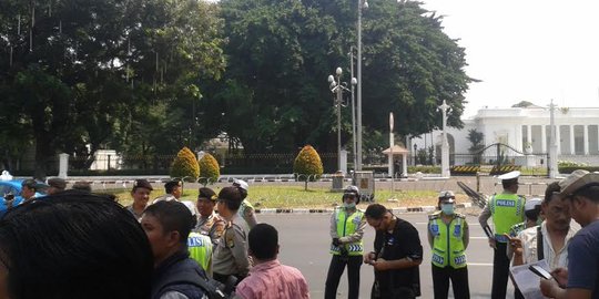 Buruh demo Istana, ratusan Brimob berjaga di lokasi