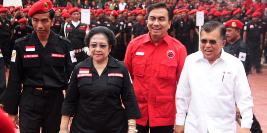Politisi PDIP Effendi Simbolon: Lebih baik Jokowi turun takhta!