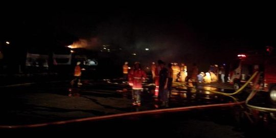 Pool terbakar, 20 bus Transjakarta hangus